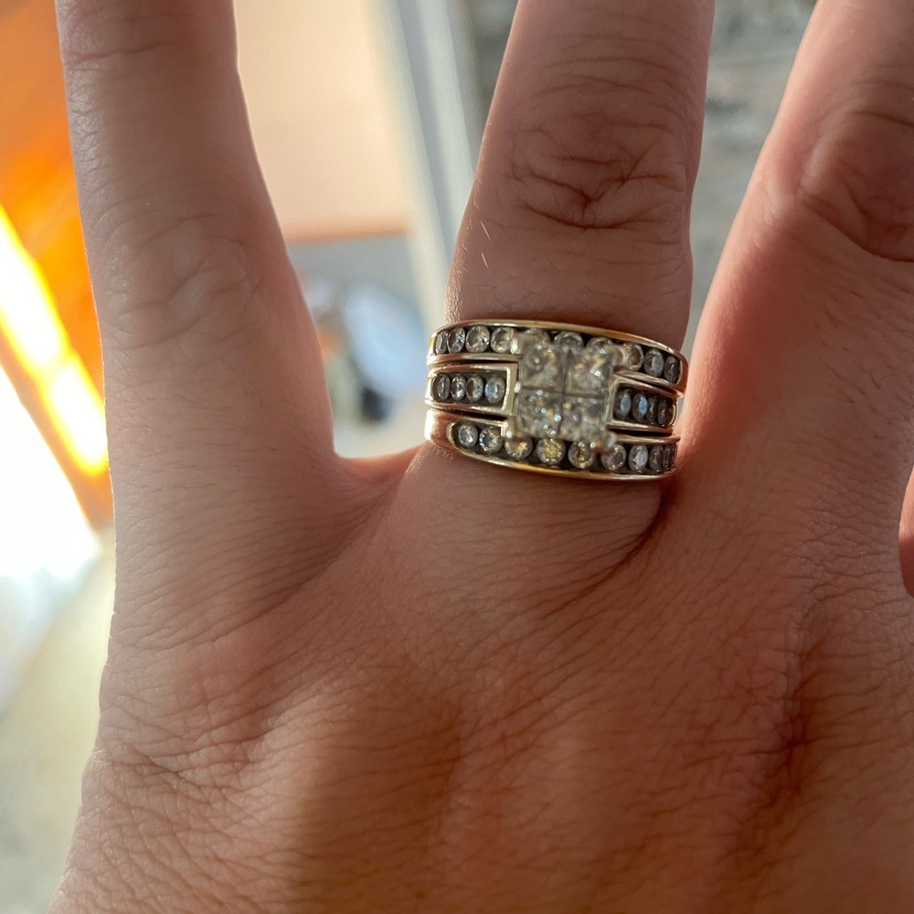 Elegant Gold and Silver Women's Ring